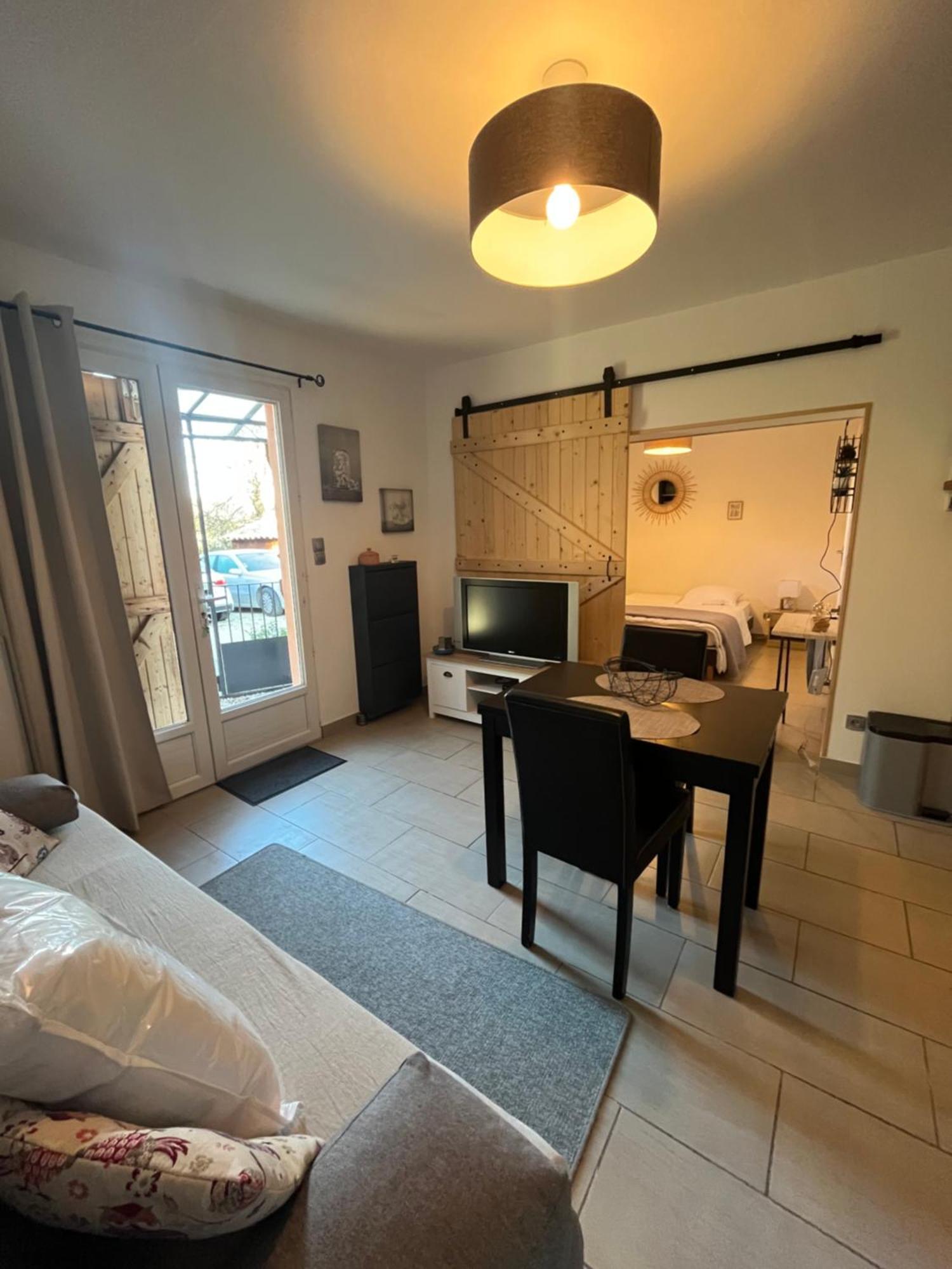 Studio Cosy Avec Climatisation Et Terrasse Malataverne Dış mekan fotoğraf